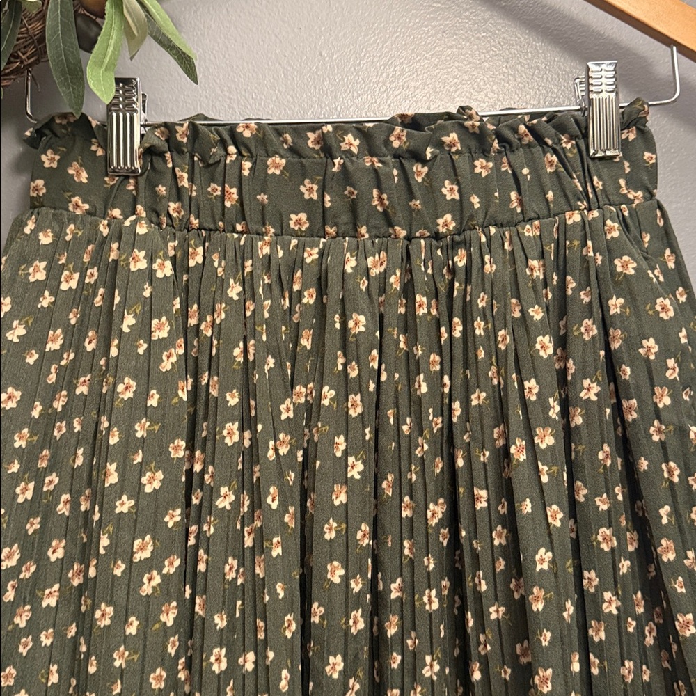 EXLURA Women's Olive Floral Pleated Maxi Skirt - Picture 2 of 8
